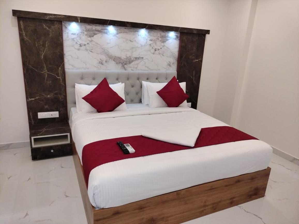 Mayuri Residency Hotel Attibele Ngoại thất bức ảnh