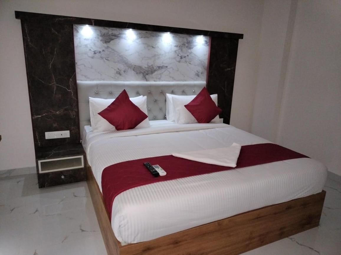 Mayuri Residency Hotel Attibele Ngoại thất bức ảnh
